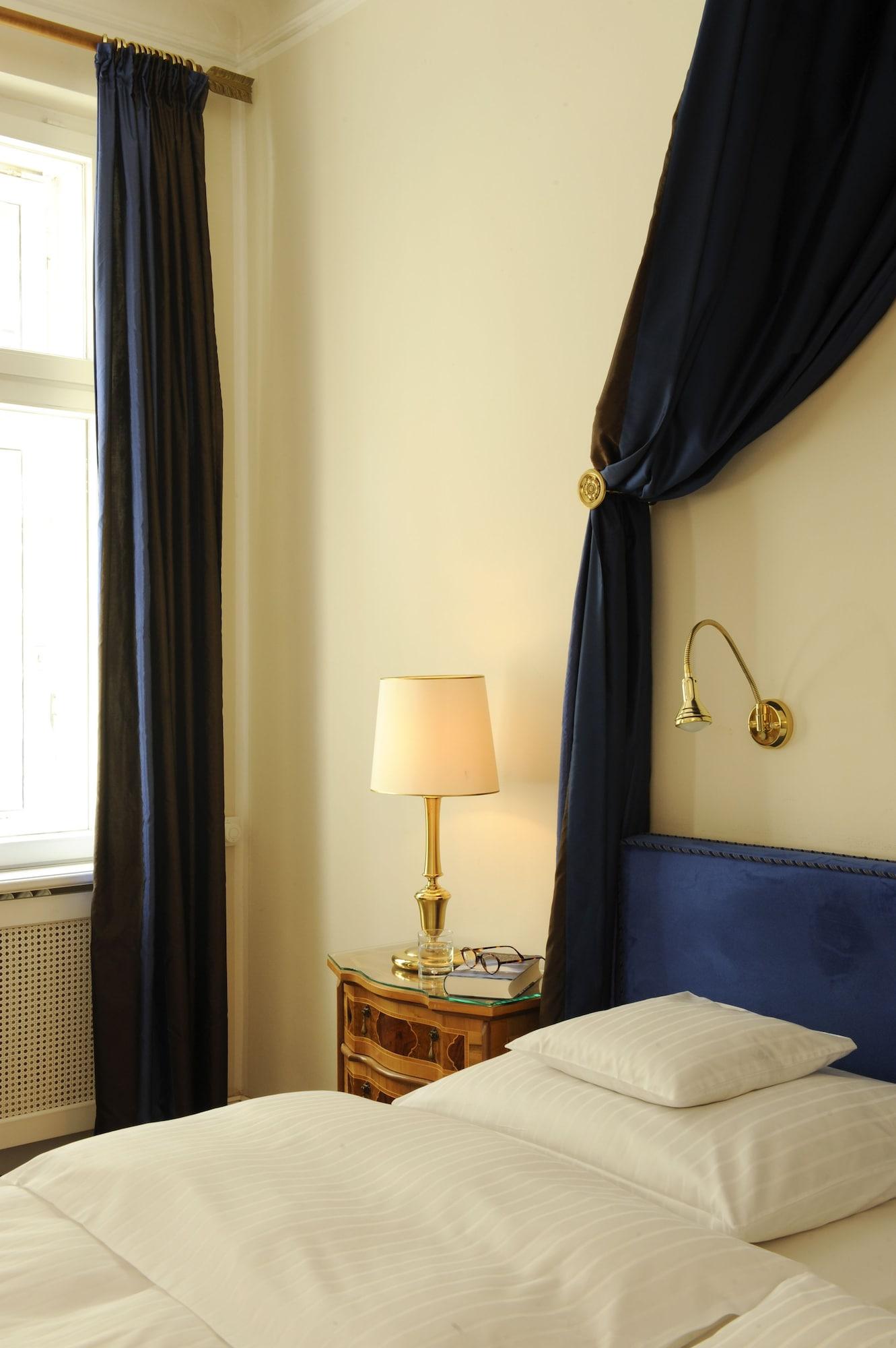 Boutique Splendid-dollmann 3* Munich